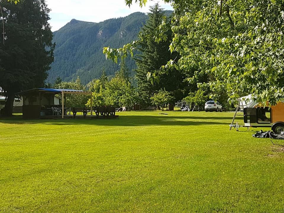Anchor Riverfront Motel Сикамус Экстерьер фото